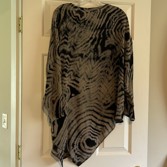 100% silk top, asymmetrical hem - Picture 2 of 9